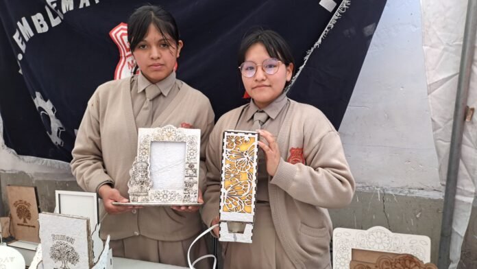 La propuesta convierte residuos de papel en artículos decorativos y busca incorporar diseños inspirados en la identidad de Ayacucho. La propuesta convierte residuos de papel en artículos decorativos y busca incorporar diseños inspirados en la identidad de Ayacucho.