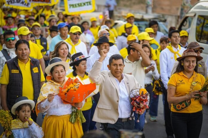 El candidato de Libertad Popular alcanza la victoria en primera vuelta tras superar el 35 % de los votos válidos, según el conteo de la ONPE. El candidato de Libertad Popular alcanza la victoria en primera vuelta tras superar el 35 % de los votos válidos, según el conteo de la ONPE.