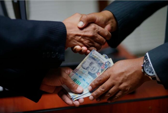 Regiones enfrentan brechas de gestión, mientras obras paralizadas, contrataciones con un solo postor y baja confianza ciudadana elevan el riesgo sobre el uso del presupuesto público.