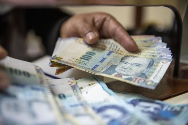 El gasto en programas vinculados a agua, salud, vivienda, vías y educación cae 16.3% a nivel nacional. Ayacucho figura entre los departamentos donde la reducción supera el 50%.
