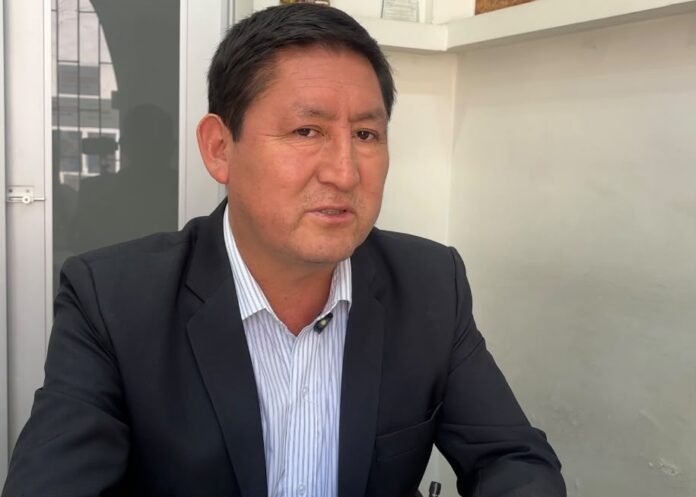 Alejandro Mancilla advierte que la instalación de carpas y la presencia desordenada de motos lineales afectan la imagen turística del centro histórico de Huamanga.