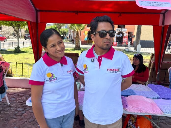 El proyecto Mi Emprendimiento Mujer brinda maquinaria, capacitación y asistencia técnica a madres de familia para mejorar sus actividades productivas y generar ingresos propios. El proyecto Mi Emprendimiento Mujer brinda maquinaria, capacitación y asistencia técnica a madres de familia para mejorar sus actividades productivas y generar ingresos propios.