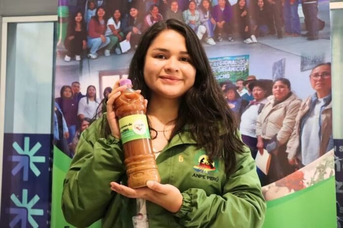 La asociación ayacuchana elabora microorganismos de montaña y humus de lombriz con el respaldo de ARPOA y ANPE Perú, y busca ampliar la comercialización de sus productos para llegar a agricultores de otras regiones del país. La asociación ayacuchana elabora microorganismos de montaña y humus de lombriz con el respaldo de ARPOA y ANPE Perú, y busca ampliar la comercialización de sus productos para llegar a agricultores de otras regiones del país.