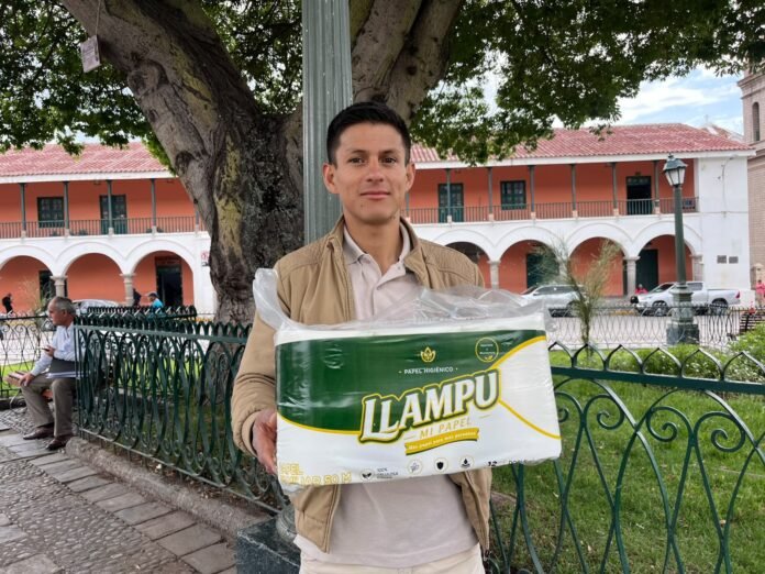 El emprendimiento ayacuchano busca ampliar la distribución de “Llampu, mi papel” en las provincias de la región y llegar al mercado nacional, con la proyección de instalar una planta que abarque todo el proceso de producción de papel.