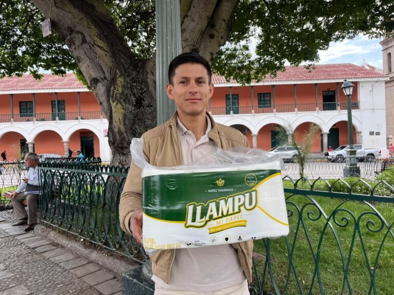 El emprendimiento ayacuchano busca ampliar la distribución de “Llampu, mi papel” en las provincias de la región y llegar al mercado nacional, con la proyección de instalar una planta que abarque todo el proceso de producción de papel.
