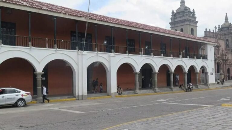 Si presentaste documentos en una municipalidad o gobierno regional, el cambio de autoridad no significa que debas comenzar de nuevo. Conserva la constancia de ingreso y revisa el estado de tu solicitud.