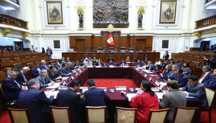 El 70% de los trabajadores del sector privado trabaja en microempresas, pero el Congreso excluyó medidas sobre financiamiento, empleo juvenil y simplificación tributaria. Temas relevantes para los pequeños negocios de Ayacucho.