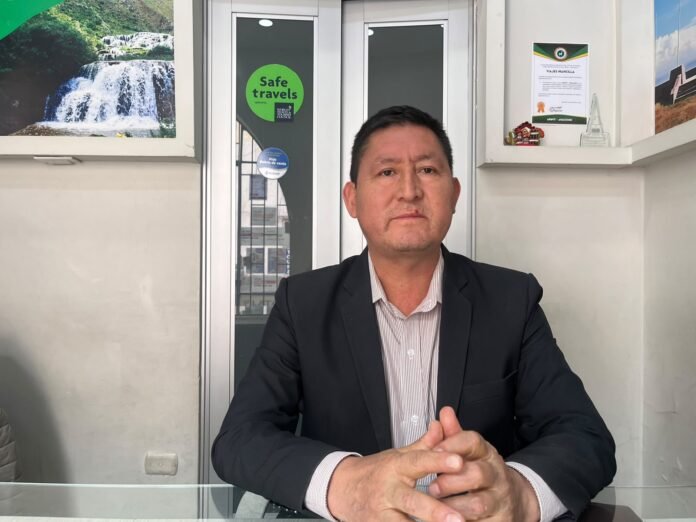 Unas 20 empresas ayacuchanas participarán en la Vitrina Turística, donde presentarán sus productos y servicios a agencias de viajes de la capital para generar convenios comerciales y ampliar la promoción de los atractivos de la región. Unas 20 empresas ayacuchanas participarán en la Vitrina Turística, donde presentarán sus productos y servicios a agencias de viajes de la capital para generar convenios comerciales y ampliar la promoción de los atractivos de la región.