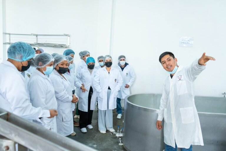 La empresa ayacuchana busca ampliar su producción y fortalecer el trabajo con pequeños ganaderos de la región, de quienes actualmente acopia leche a través de una red de 42 proveedores.